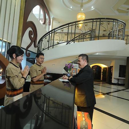 Hotel Swarna Dwipa Παλεμπάνγκ Εξωτερικό φωτογραφία