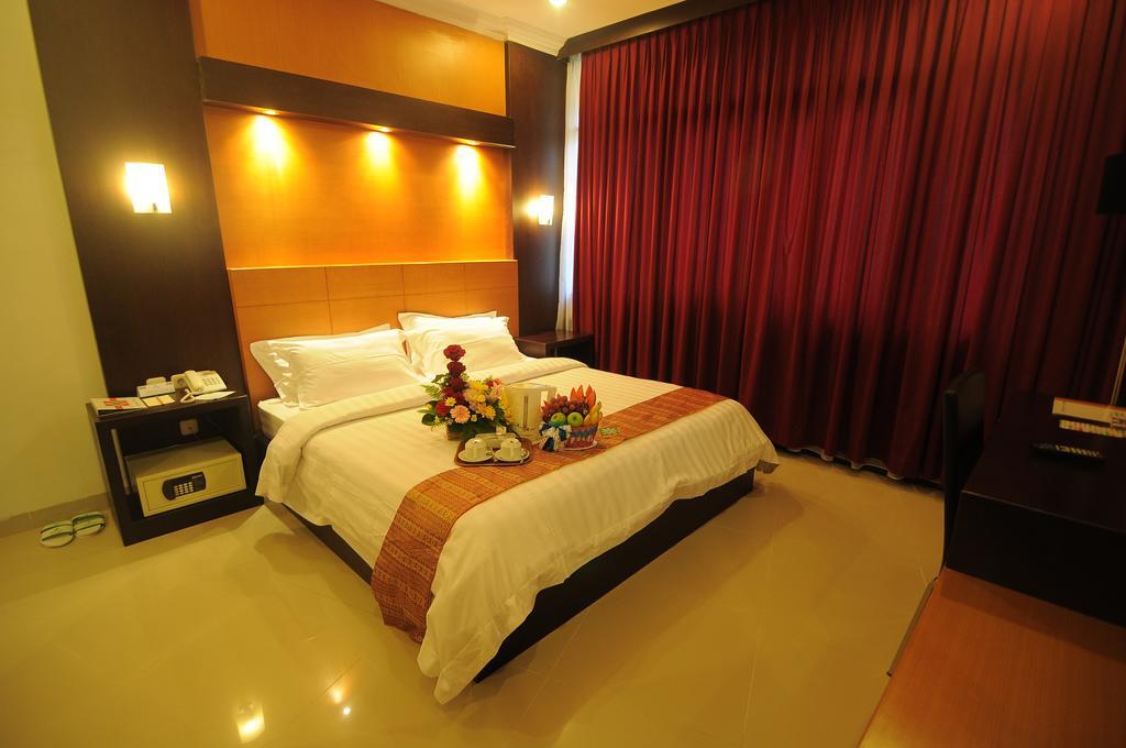Hotel Swarna Dwipa Παλεμπάνγκ Δωμάτιο φωτογραφία