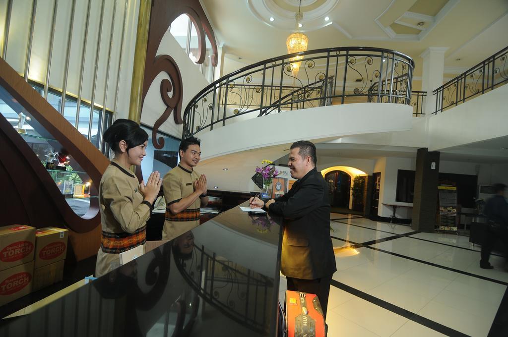 Hotel Swarna Dwipa Παλεμπάνγκ Εξωτερικό φωτογραφία